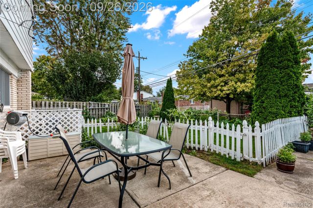 36319 Travis Drive, Sterling Heights, MI 48312