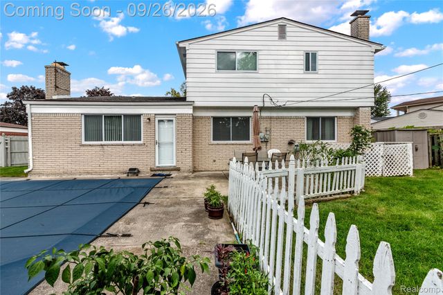 36319 Travis Drive, Sterling Heights, MI 48312