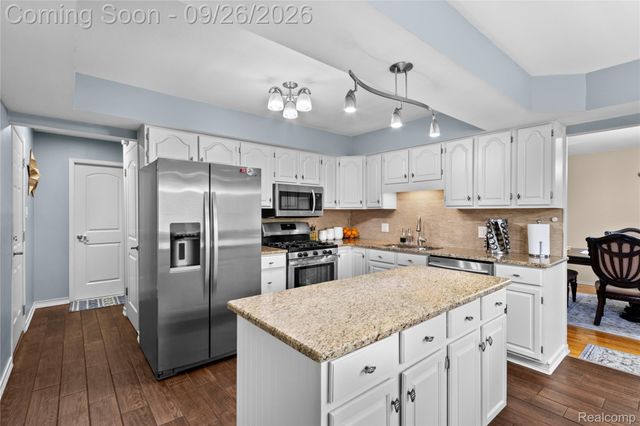 36319 Travis Drive, Sterling Heights, MI 48312