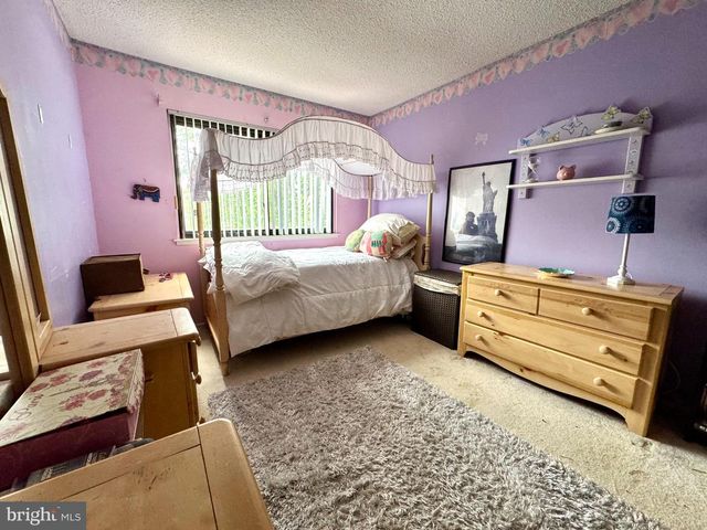 404 BUNKER HILL RD, Harleysville, PA 19438