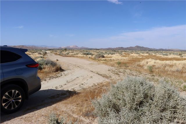 800 52nd Street W, Rosamond, CA 93560