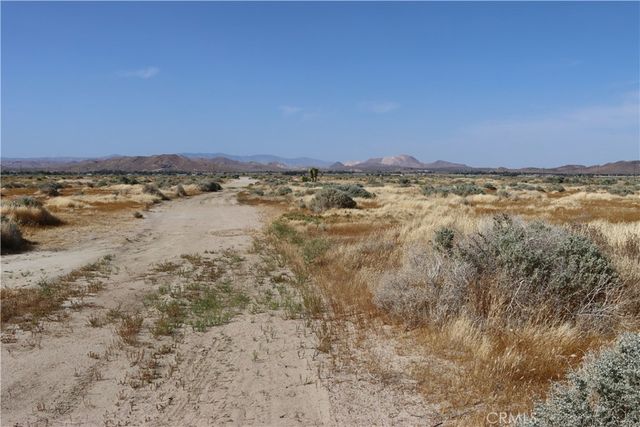 800 52nd Street W, Rosamond, CA 93560