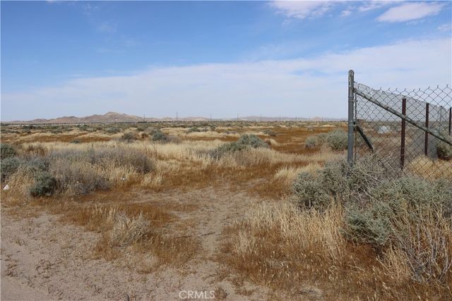800 52nd Street W, Rosamond, CA 93560