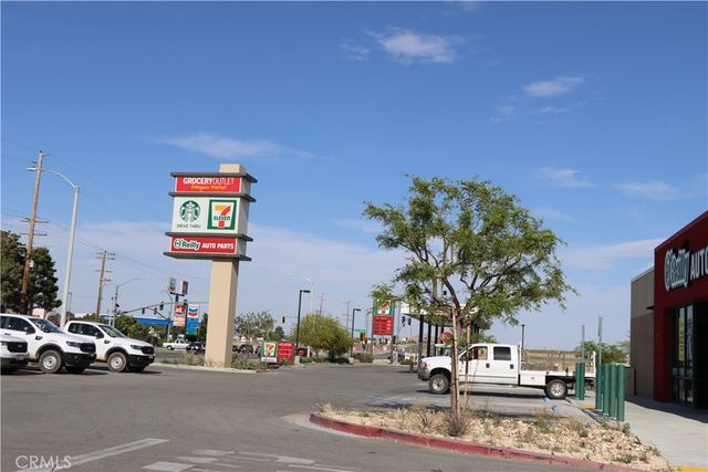 800 52nd Street W, Rosamond, CA 93560