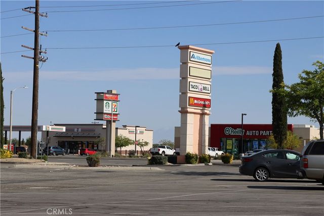 800 52nd Street W, Rosamond, CA 93560