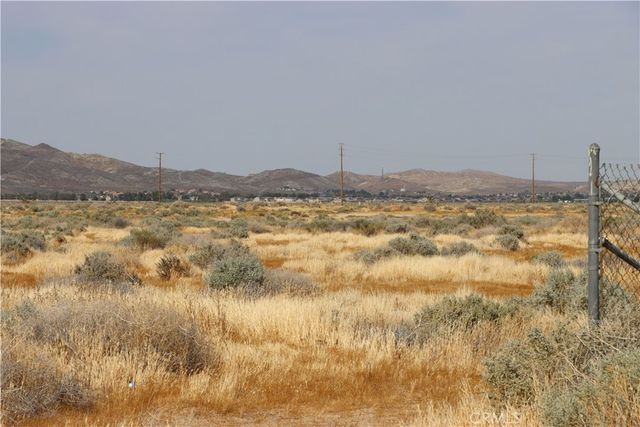 800 52nd Street W, Rosamond, CA 93560