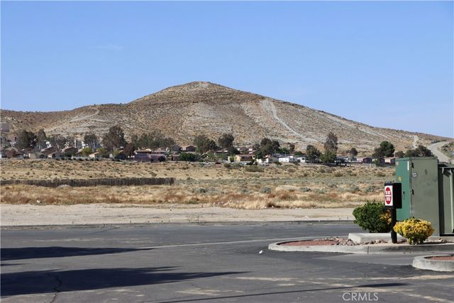 800 52nd Street W, Rosamond, CA 93560