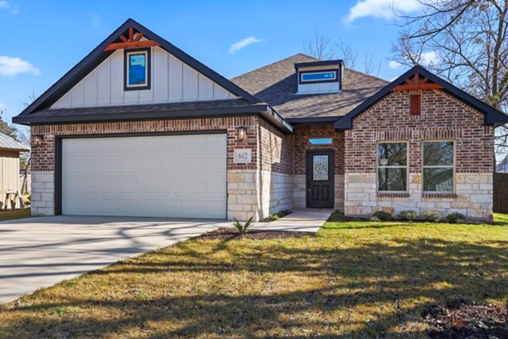 612 N US Highway 69, Celeste, TX 75423