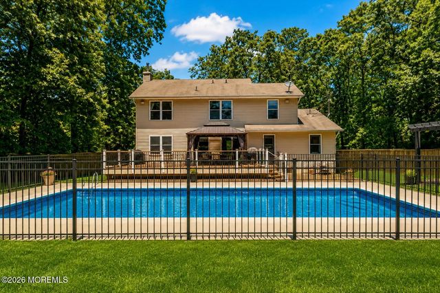 19 Peach Tree Street, Jackson, NJ 08527
