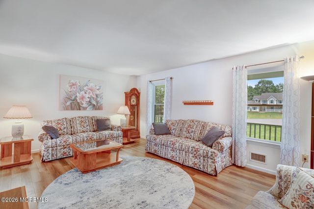19 Peach Tree Street, Jackson, NJ 08527