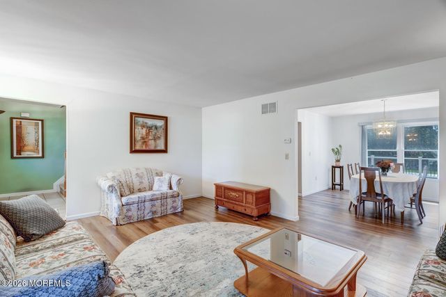 19 Peach Tree Street, Jackson, NJ 08527