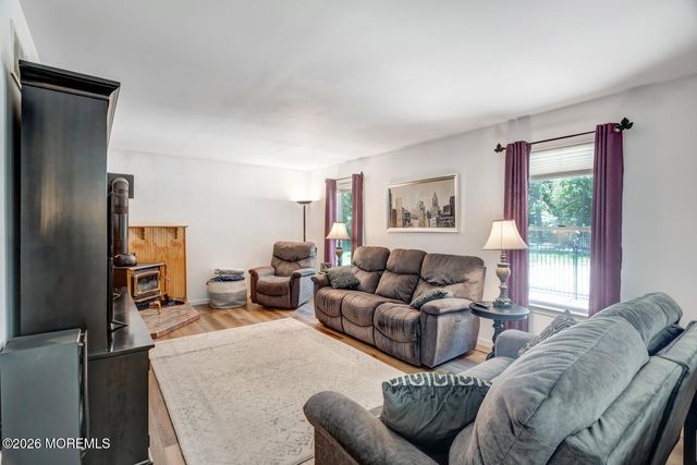 19 Peach Tree Street, Jackson, NJ 08527