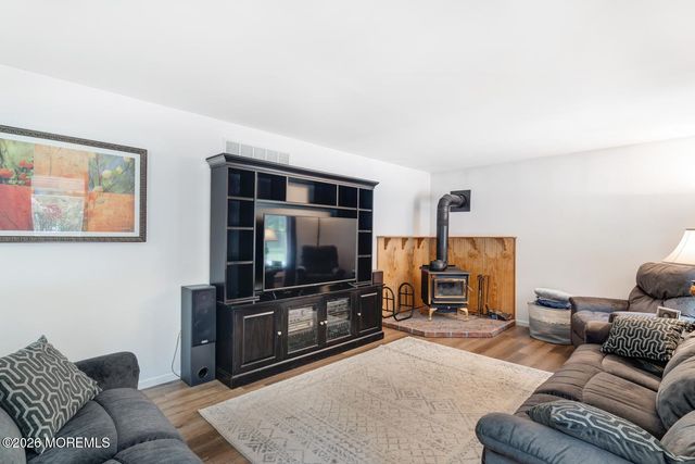 19 Peach Tree Street, Jackson, NJ 08527