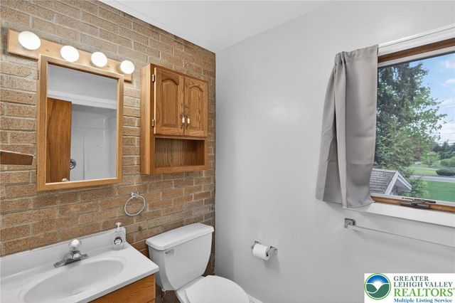 1220 Oakwood Drive, Hanover Twp, PA 18017