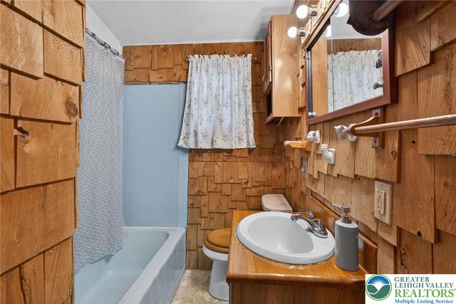 1220 Oakwood Drive, Hanover Twp, PA 18017