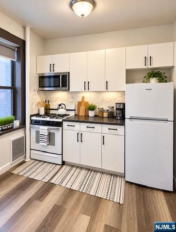 275 Harrison Avenue 101, Jersey City, NJ 07304