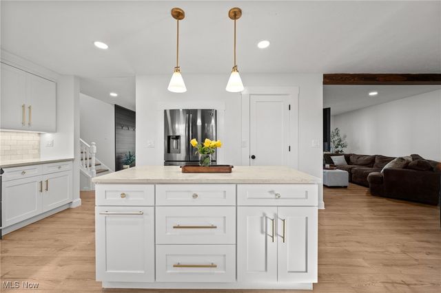 830 S Parkview Drive, Aurora, OH 44202