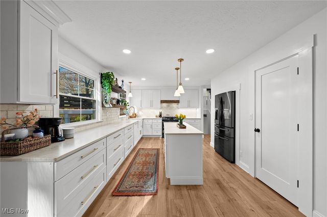 830 S Parkview Drive, Aurora, OH 44202