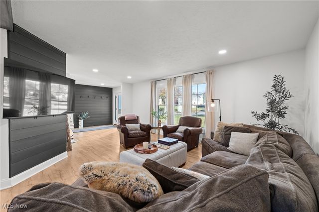 830 S Parkview Drive, Aurora, OH 44202