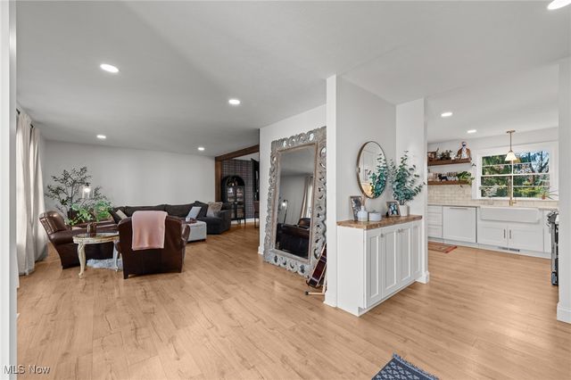 830 S Parkview Drive, Aurora, OH 44202