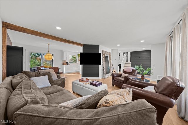 830 S Parkview Drive, Aurora, OH 44202