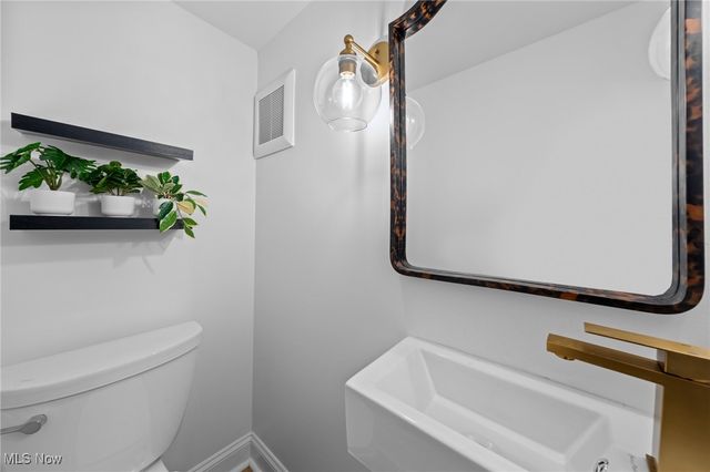 830 S Parkview Drive, Aurora, OH 44202