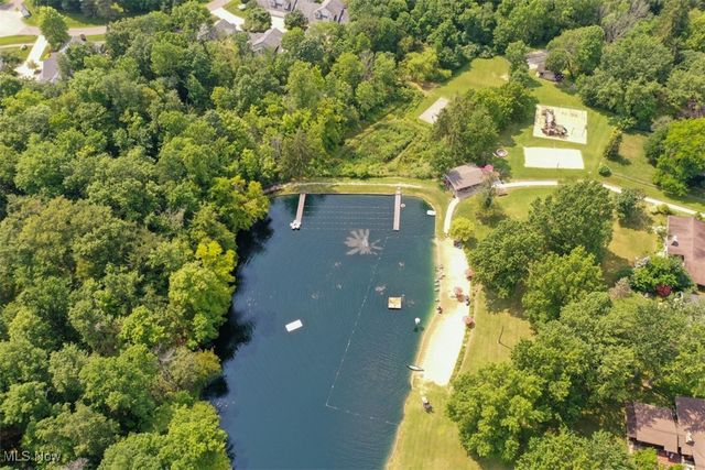 830 S Parkview Drive, Aurora, OH 44202