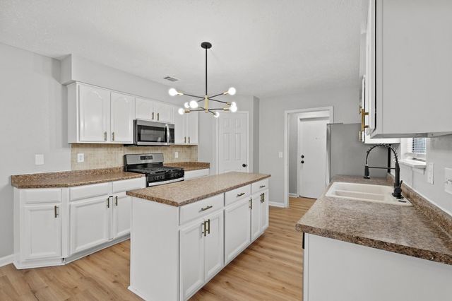 7215 Trogon Lane, Houston, TX 77083