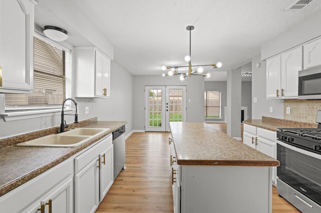 7215 Trogon Lane, Houston, TX 77083