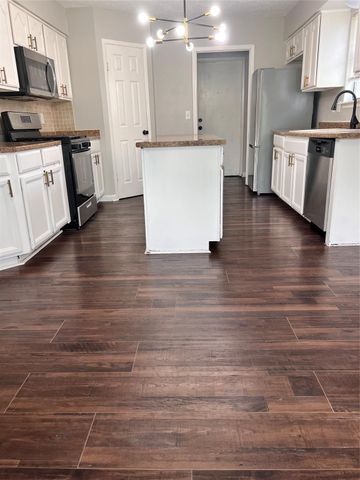 7215 Trogon Lane, Houston, TX 77083