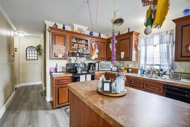 21651 NW 3rd St, Pembroke Pines, FL 33029