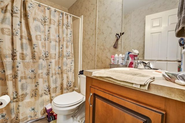 21651 NW 3rd St, Pembroke Pines, FL 33029