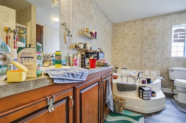 21651 NW 3rd St, Pembroke Pines, FL 33029