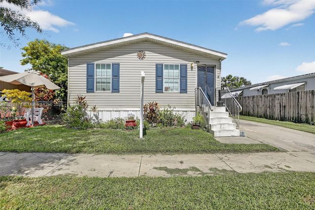 21651 NW 3rd St, Pembroke Pines, FL 33029