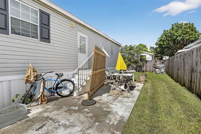 21651 NW 3rd St, Pembroke Pines, FL 33029