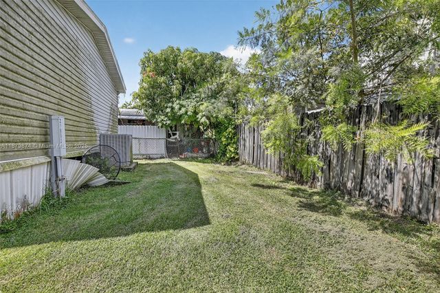 21651 NW 3rd St, Pembroke Pines, FL 33029