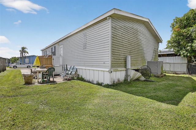 21651 NW 3rd St, Pembroke Pines, FL 33029