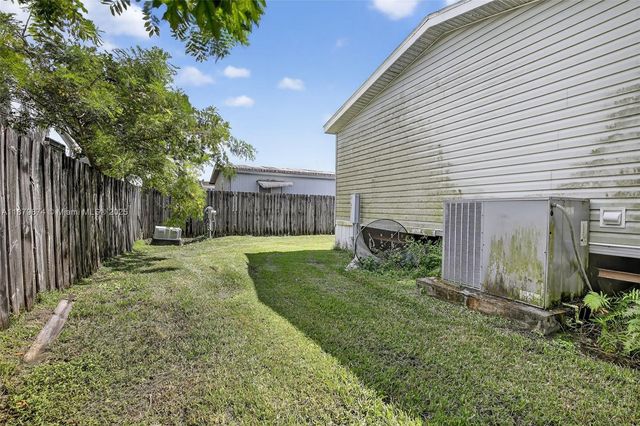 21651 NW 3rd St, Pembroke Pines, FL 33029