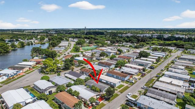 21651 NW 3rd St, Pembroke Pines, FL 33029