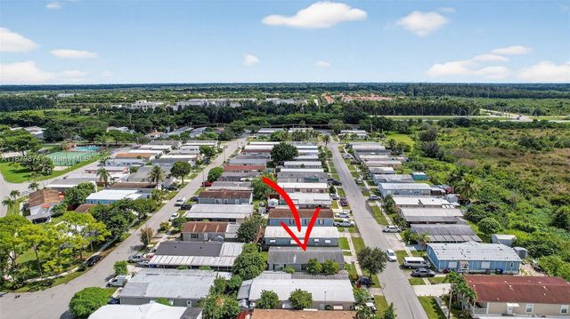 21651 NW 3rd St, Pembroke Pines, FL 33029