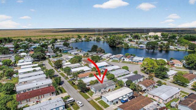 21651 NW 3rd St, Pembroke Pines, FL 33029