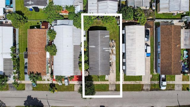 21651 NW 3rd St, Pembroke Pines, FL 33029