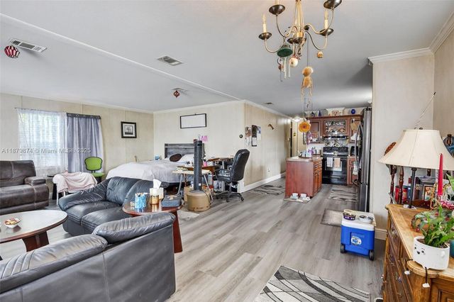 21651 NW 3rd St, Pembroke Pines, FL 33029