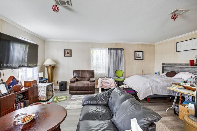 21651 NW 3rd St, Pembroke Pines, FL 33029