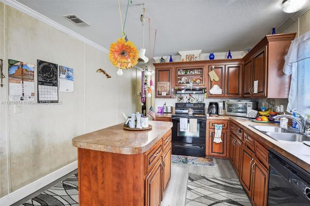 21651 NW 3rd St, Pembroke Pines, FL 33029