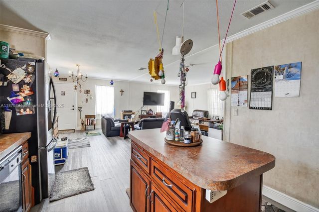 21651 NW 3rd St, Pembroke Pines, FL 33029