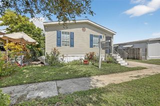 21651 NW 3rd St, Pembroke Pines, FL 33029