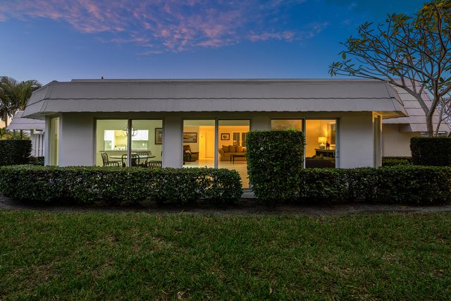 383 Villa Drive S, Atlantis, FL 33462