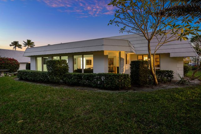 383 Villa Drive S, Atlantis, FL 33462