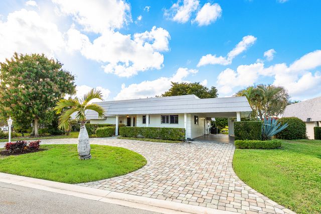 383 Villa Drive S, Atlantis, FL 33462